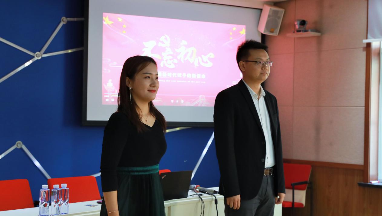 <a href='/d8/73/c49831a710771/page.htm' target='_self' title='唱响主旋律 奋进新时代——开放教育学院全体员工共赏“人民旋律”'>唱响主旋律 奋进新时代——开放教育学院全体员工共赏“人民旋律”</a>