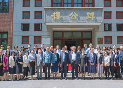 <a href='/d7/e4/c49790a710628/page.htm' target='_self' title='华东师范大学成立家庭教育研究院'>华东师范大学成立家庭教育研究院</a>