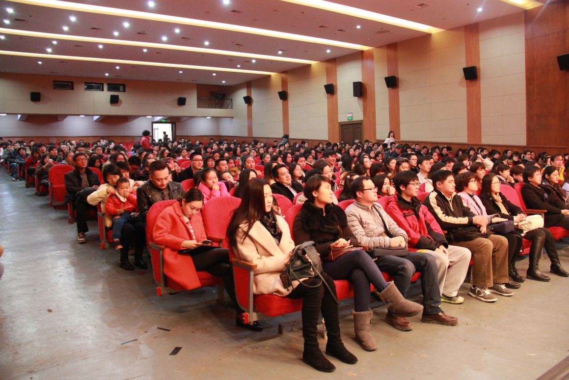 <a href='/d9/4d/c49608a710989/page.htm' target='_self' title='开放教育学院举行2015届春季毕业典礼'>开放教育学院举行2015届春季毕业典礼</a>