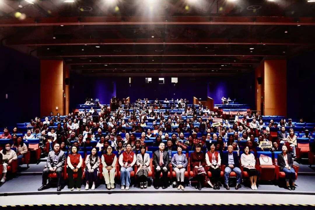 <a href='https://mp.weixin.qq.com/s/MWujw1twp1IAlNp1YEUm-g' target='_blank' title='华东师范大学2025年秋季在职课程研修班开班典礼举行'>华东师范大学2025年秋季在职课程研修班开班典礼举行</a>