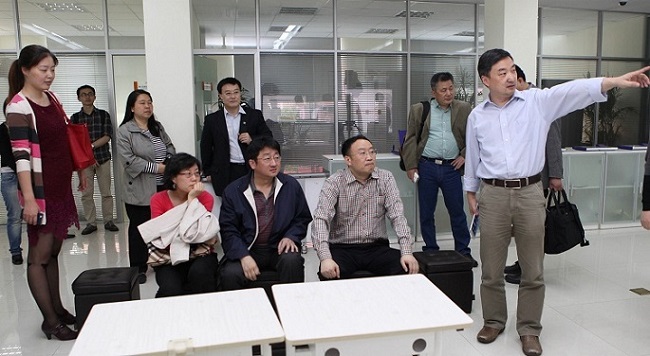 <a href='/d9/5e/c49608a711006/page.htm' target='_self' title='5月8日教育部科技司副司长雷朝滋访问我校'>5月8日教育部科技司副司长雷朝滋访问我校</a>
